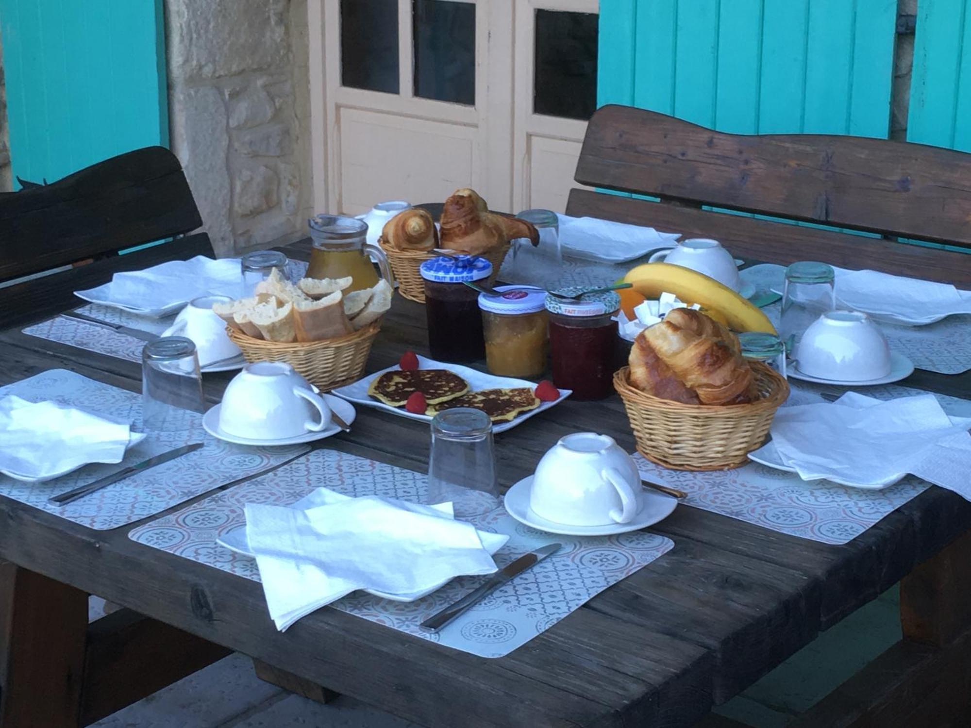 Mas De La Pinède Ex-les Arbousiers Couette-café *
